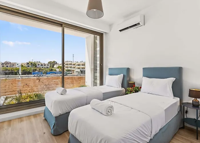 Azure Sama Villa Protarász